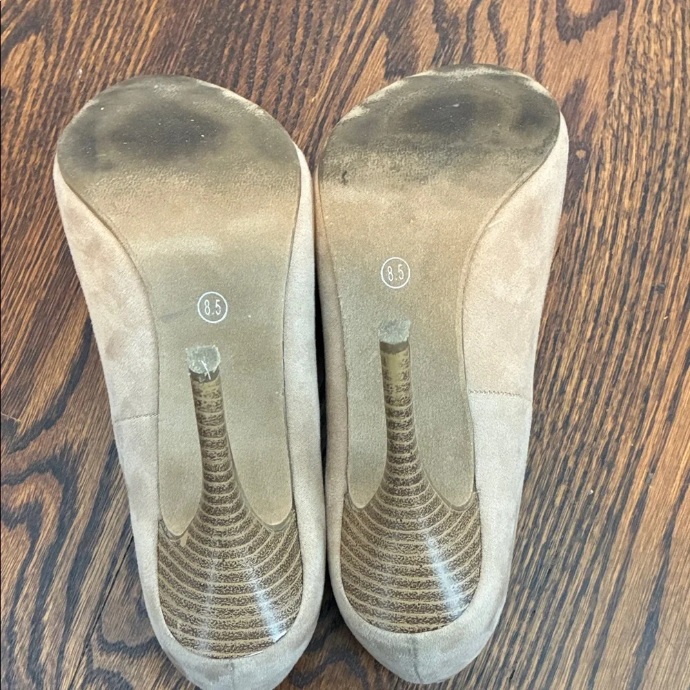 Charming Charlie Suede Beige and Turquoise Peep-Toe Heels 8.5